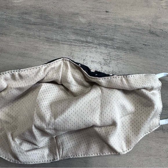 Mask with Nose Wire - Picture 6 of 6